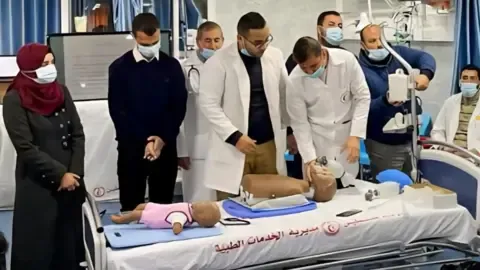 Pioneering Contingent of Students Extracted from the Gaza Strip to Undertake Studies in the UK