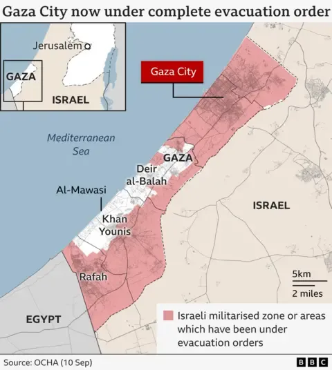 Numerous Gaza Residents Evacuate as Israeli Forces Move Further into Urban Areas