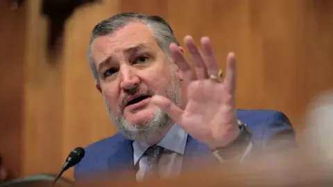 Lawmaker Ted Cruz Compares American Broadcast Regulator to ‘Mafioso’ on Kimmel’s Program